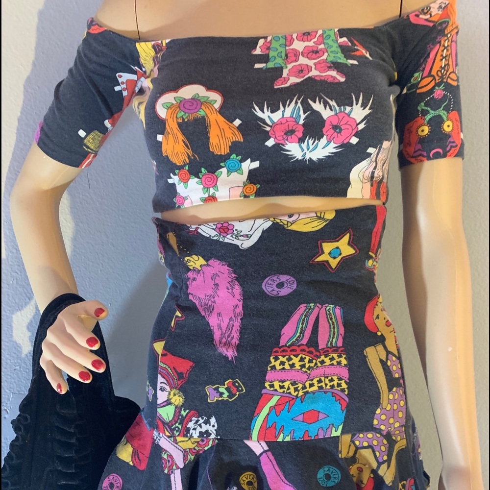 Paper doll cropped top and mini ruffled skirt.